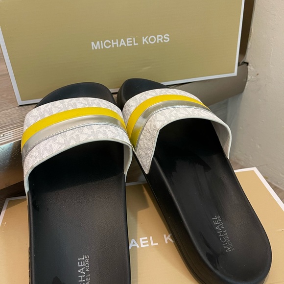 Michael Kors Slides - Picture 3 of 3